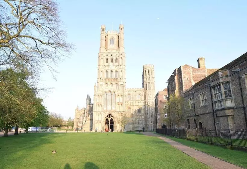 Retkeilymaja Castle Lodge