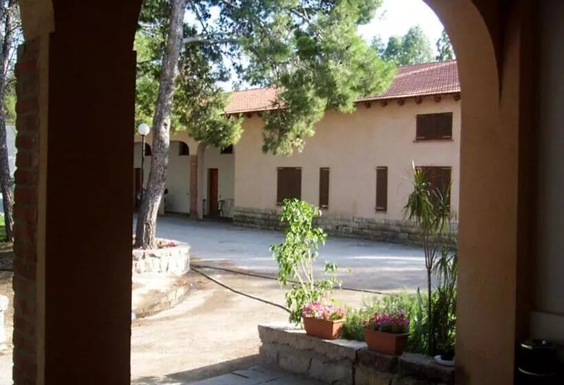 هتل Agriturismo Agrifoglio