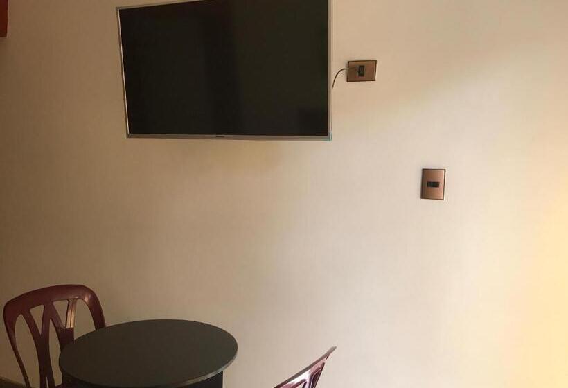 פנסיון Hostal Bond