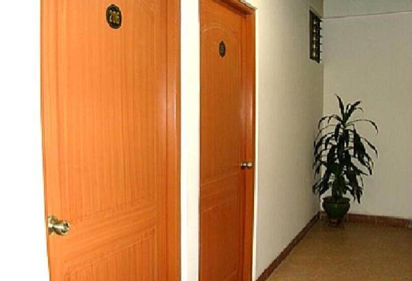 פנסיון Hostal Bond