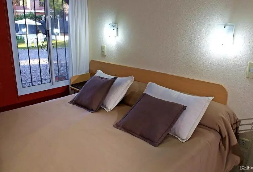 ユースホステル Posada De Las Sierras