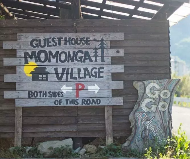 ペンション Guesthouse Momonga Village   Hostel
