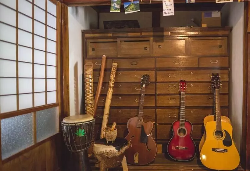 ペンション Guesthouse Momonga Village   Hostel