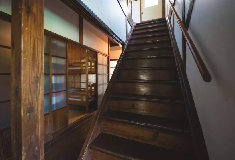 ペンション Guesthouse Momonga Village   Hostel
