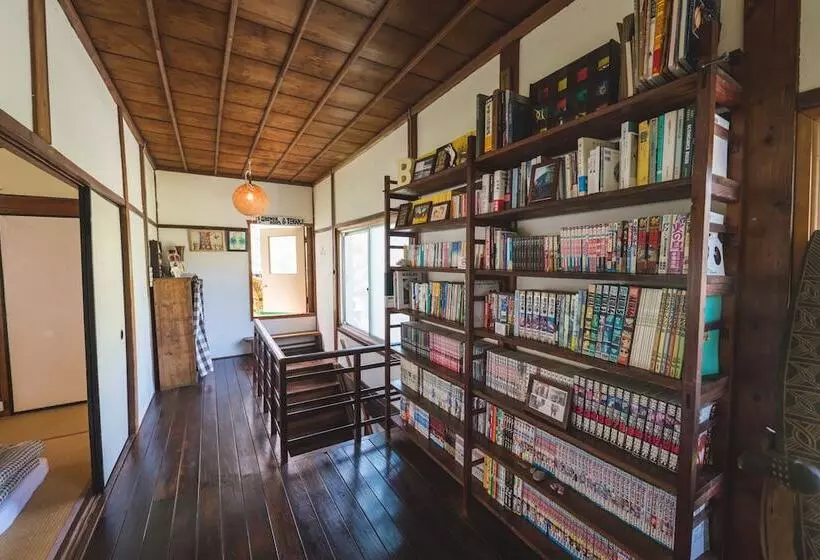 ペンション Guesthouse Momonga Village   Hostel
