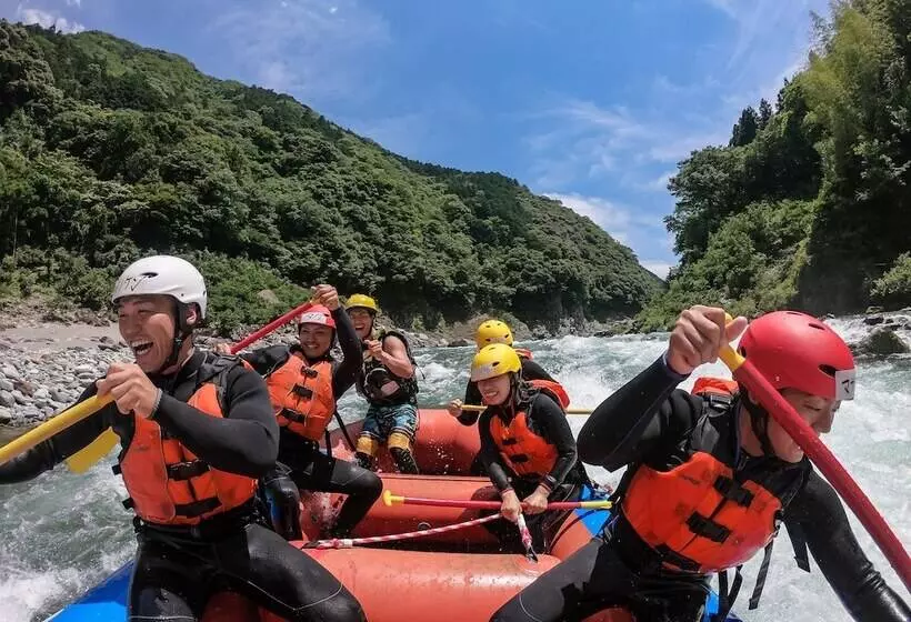 ペンション Guesthouse Momonga Village   Hostel