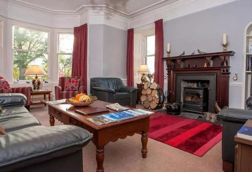 Majatalo Kiltearn Guest House