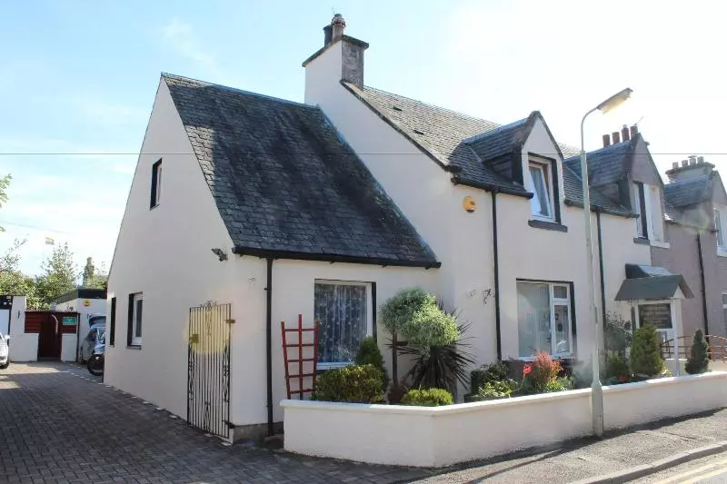 پانسیون Pitfaranne Guest House