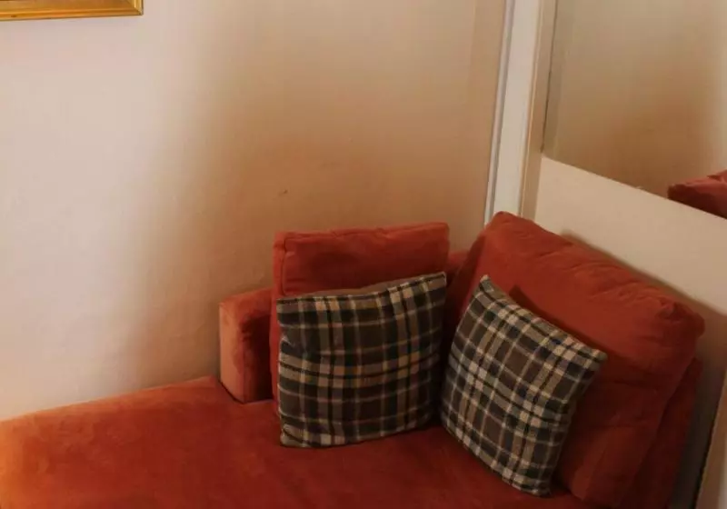 پانسیون Pitfaranne Guest House