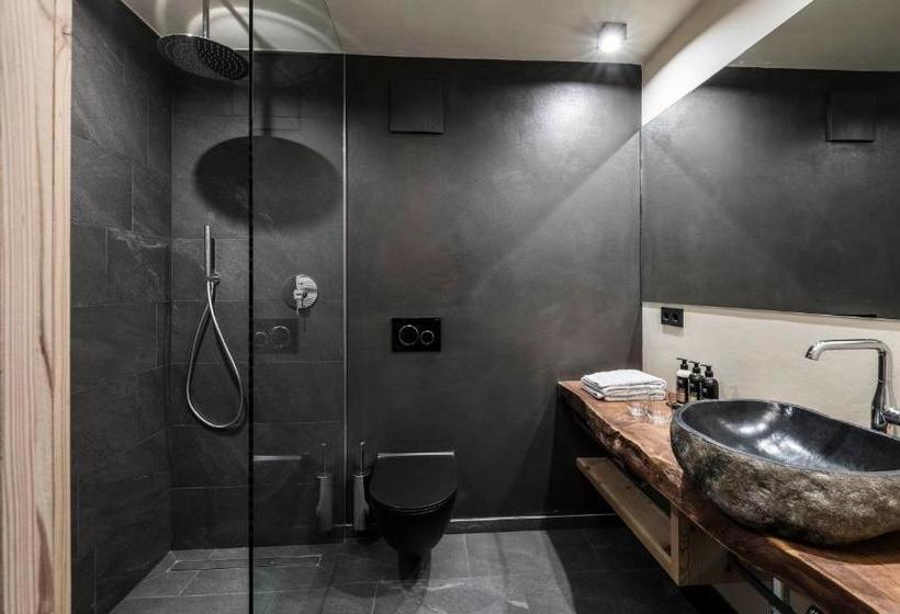 Presulis Hideaway Apartments & Restaurant