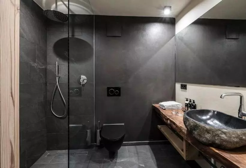 Presulis Hideaway Apartments & Restaurant