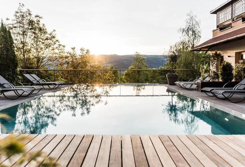 Presulis Hideaway Apartments & Restaurant