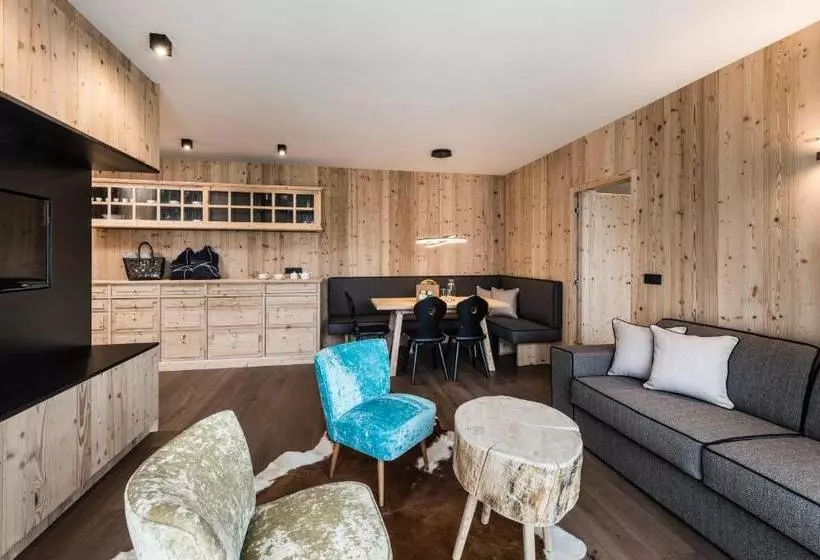 Presulis Hideaway Apartments & Restaurant