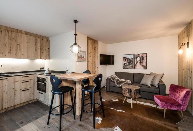 Presulis Hideaway Apartments & Restaurant