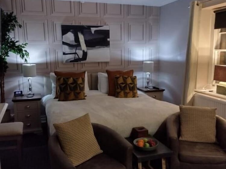 Ostello The Crown Inn   By Blunt Bars