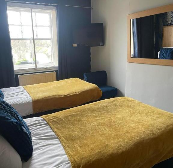 Ostello The Crown Inn   By Blunt Bars