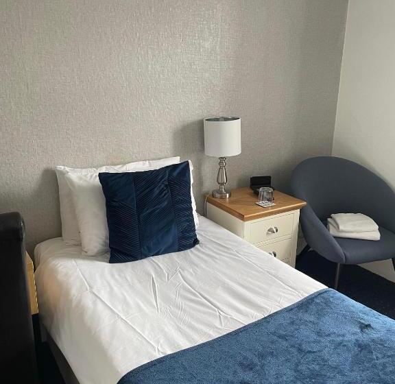 Ostello The Crown Inn   By Blunt Bars