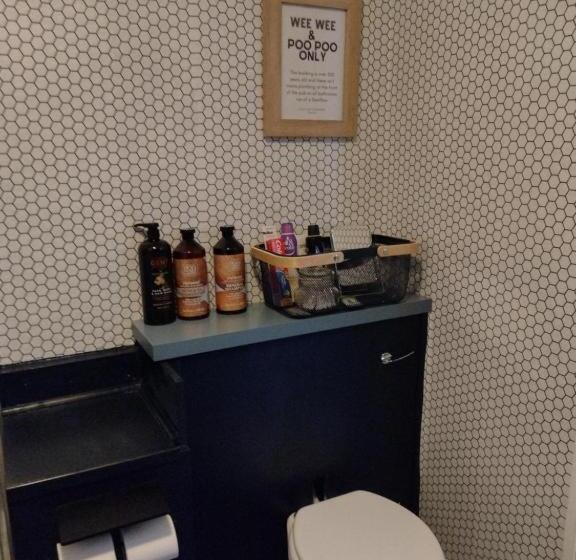 Ostello The Crown Inn   By Blunt Bars