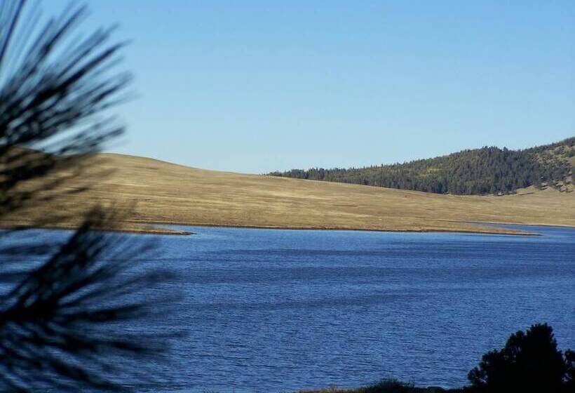 הוסטל Timberlodge Inn