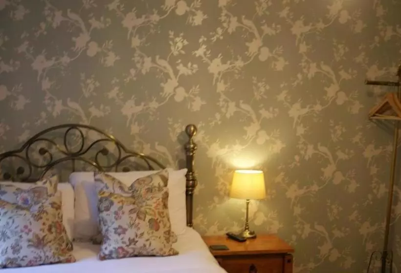 تختخواب و صبحانه Whistlefield Inn