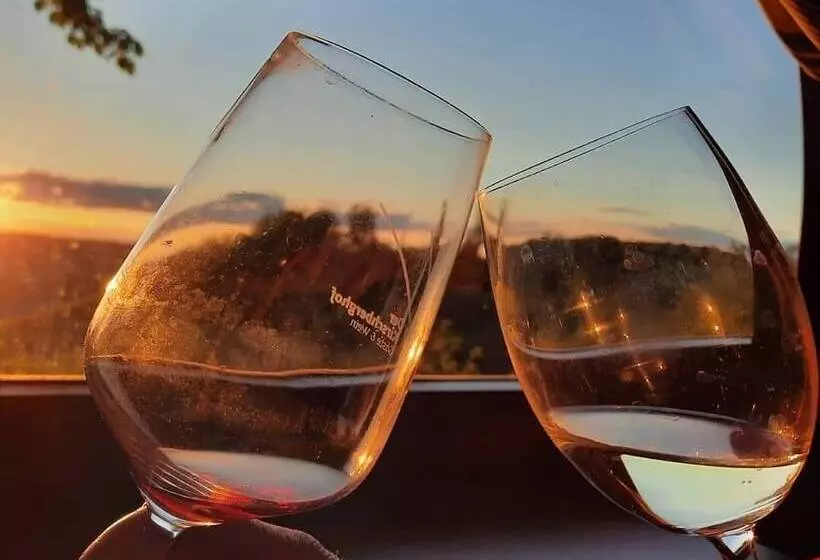 Majatalo Kirschberghof Gästehaus Und Weinverkauf