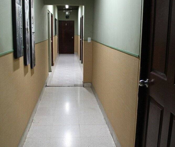 Общежитие Hostal Cocos Inn