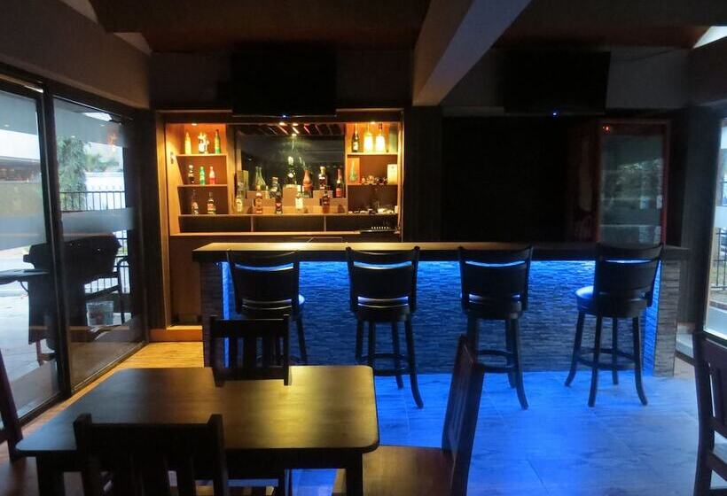 Общежитие Hostal Cocos Inn