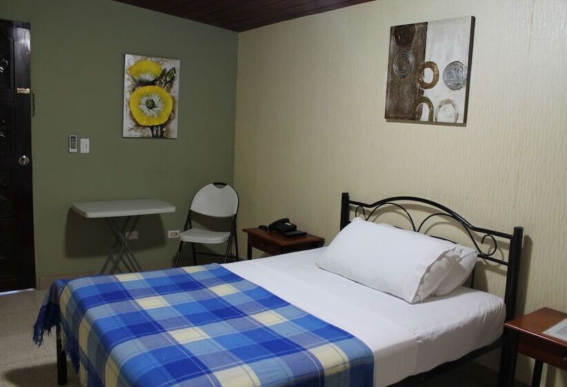 Общежитие Hostal Cocos Inn