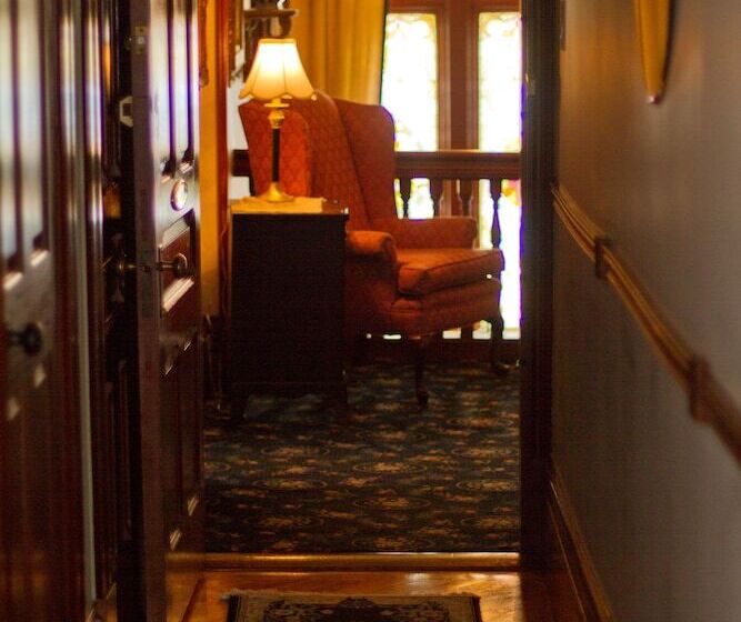 旅馆 Victoria's Historic Inn