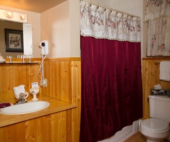 旅馆 Victoria's Historic Inn