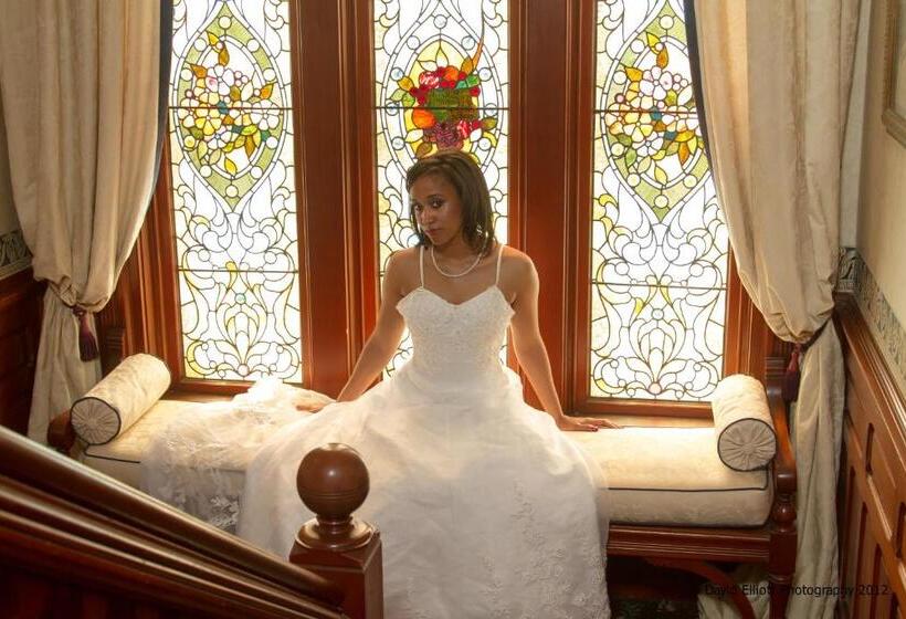 旅馆 Victoria's Historic Inn