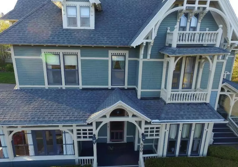 Retkeilymaja Victoria's Historic Inn