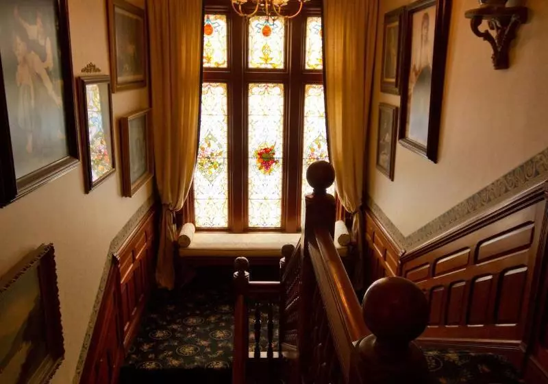 Retkeilymaja Victoria's Historic Inn