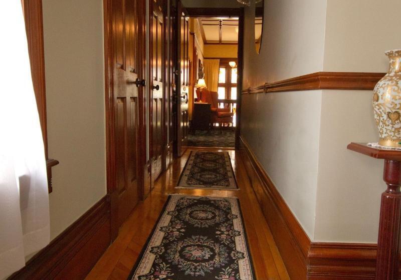 旅馆 Victoria's Historic Inn