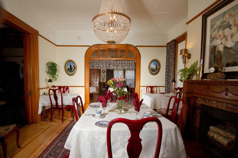旅馆 Victoria's Historic Inn