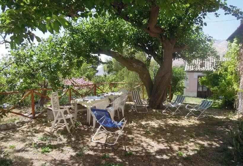 هتل Agriturismo Cuca