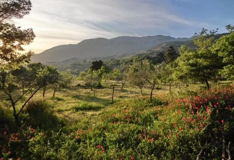 هتل Agriturismo Cuca