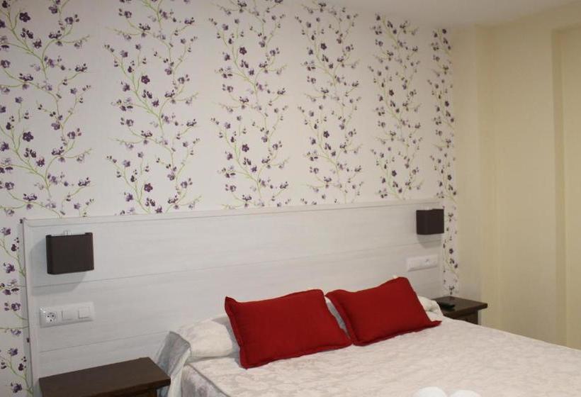 بنسيون Hostal San Roque