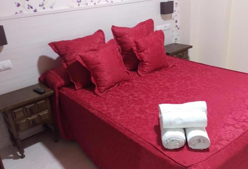 بنسيون Hostal San Roque