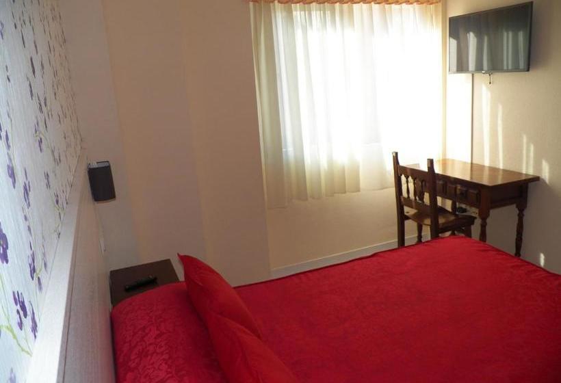 بنسيون Hostal San Roque