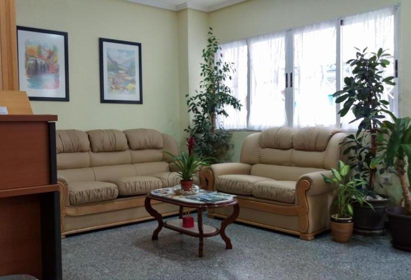 بنسيون Hostal San Roque