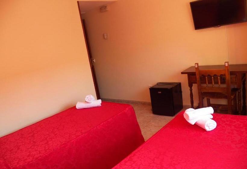 بنسيون Hostal San Roque