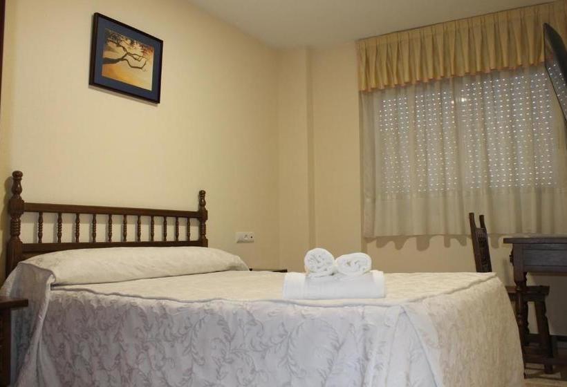 بنسيون Hostal San Roque