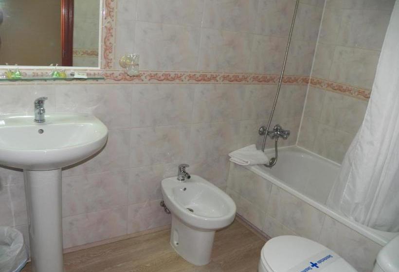 بنسيون Hostal San Roque