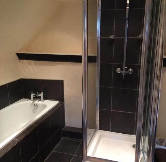 ユースホステル The Half Moon Inn