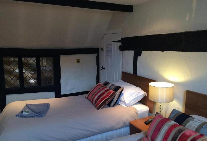 ユースホステル The Half Moon Inn