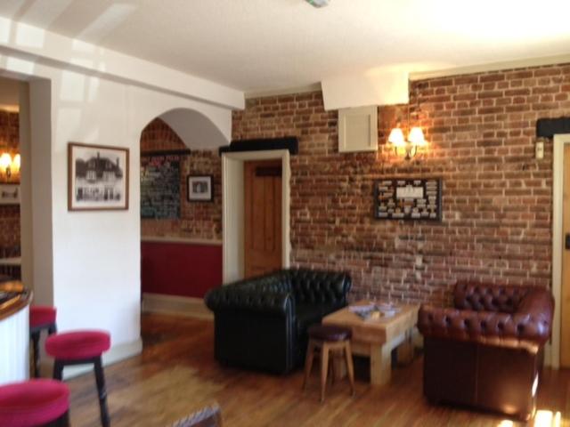 ユースホステル The Half Moon Inn