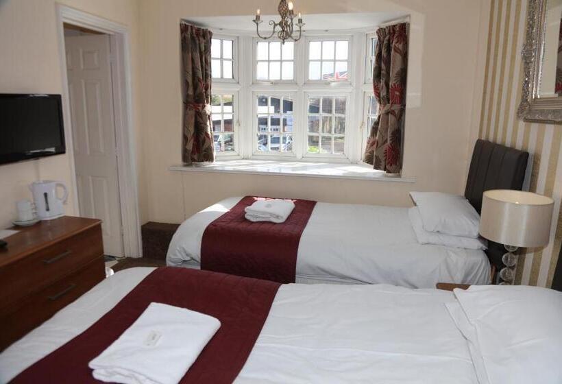 ユースホステル The Half Moon Inn