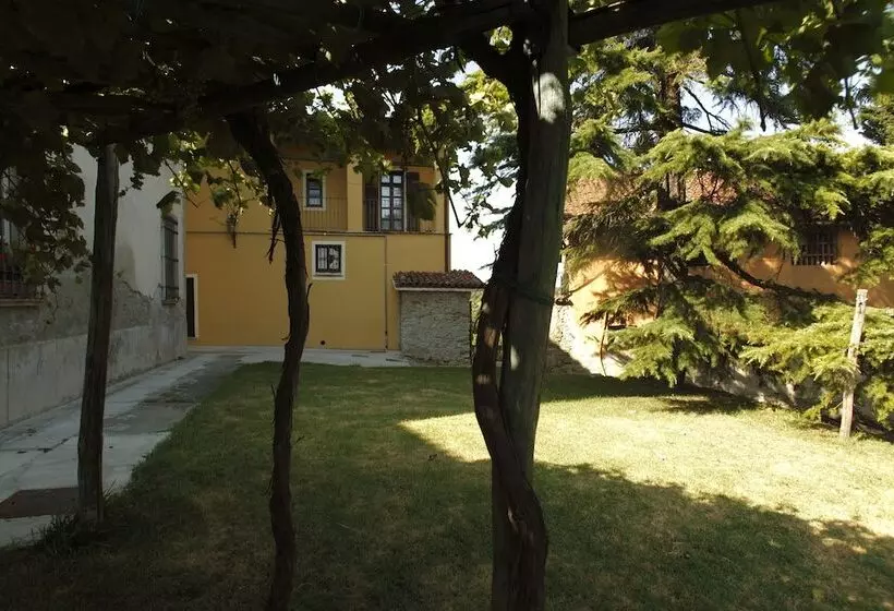 Hotelli Castello Di Grillano Guest House