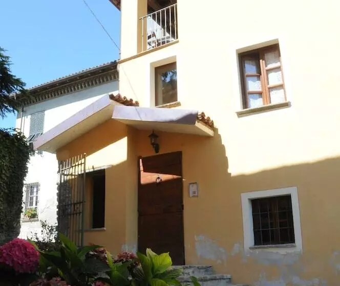 Hotelli Castello Di Grillano Guest House